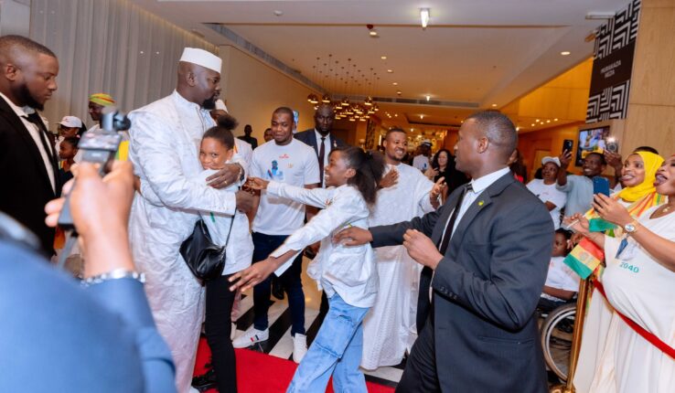 Perezida wa Guinea mu bihe byiza n’abaturage b’igihugu cye baba mu Rwanda